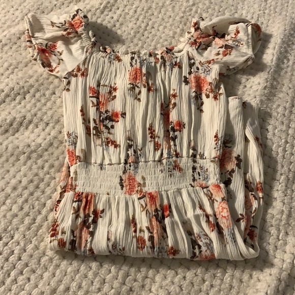 Women’s super cute white dress with flower design - Picture 6 of 6